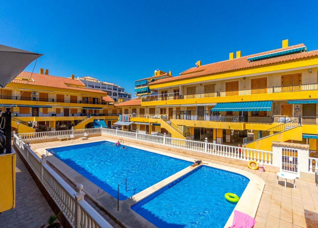 Återförsäljning - Duplex apartment (två våningar) - Torrevieja - LA MATA