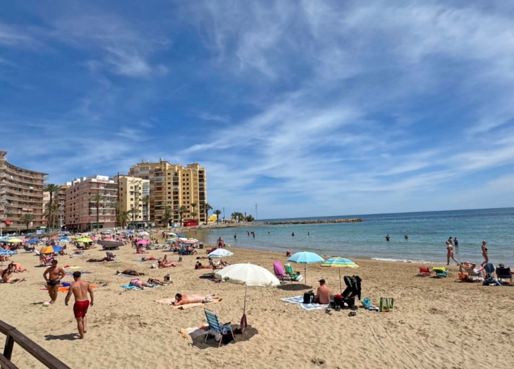 Återförsäljning - Lägenhet - Torrevieja - Playa del Cura