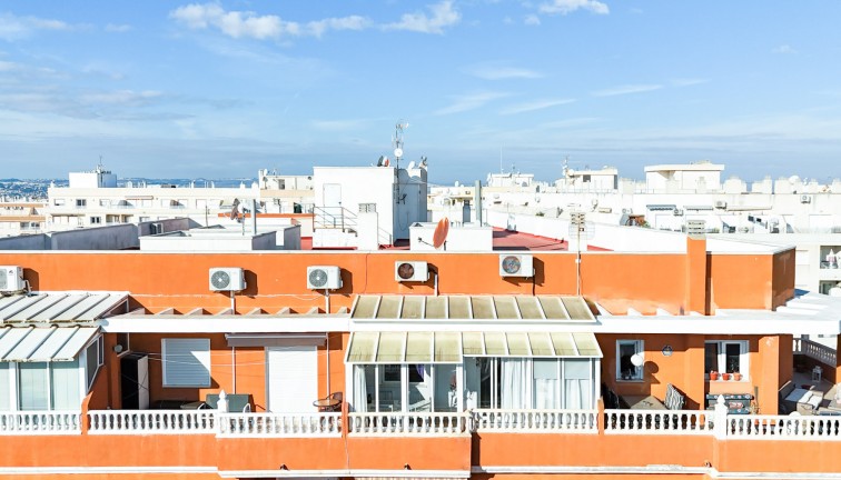  Bostad - Översta våningen  - Återförsäljning - Torrevieja - Torrevieja