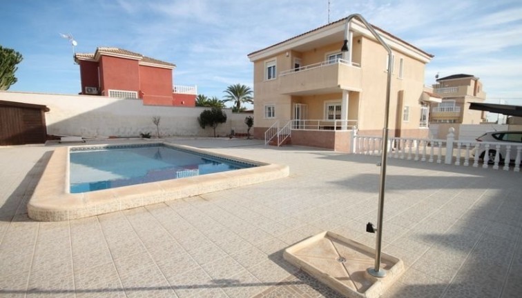 Chalet - Resale - Torrevieja - Aguas Nuevas