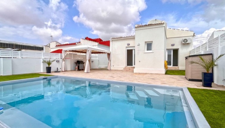 Chalet - Resale - Torrevieja - San Luis