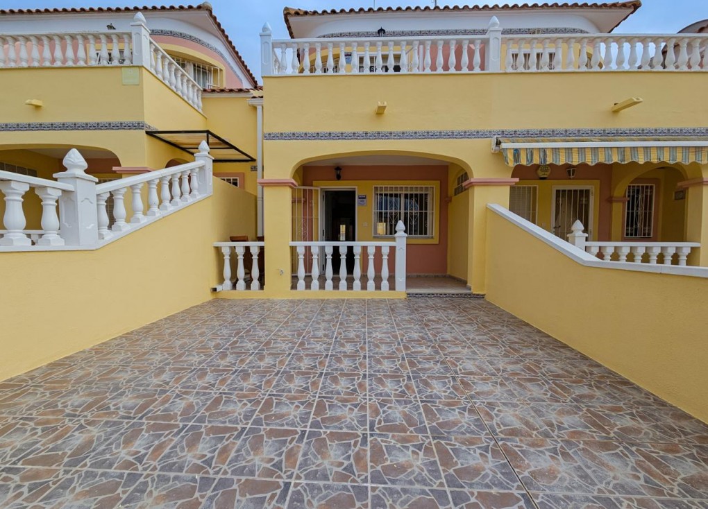 Jälleenmyynti - Bungalow - Orihuela - Calle Aneto, 03189