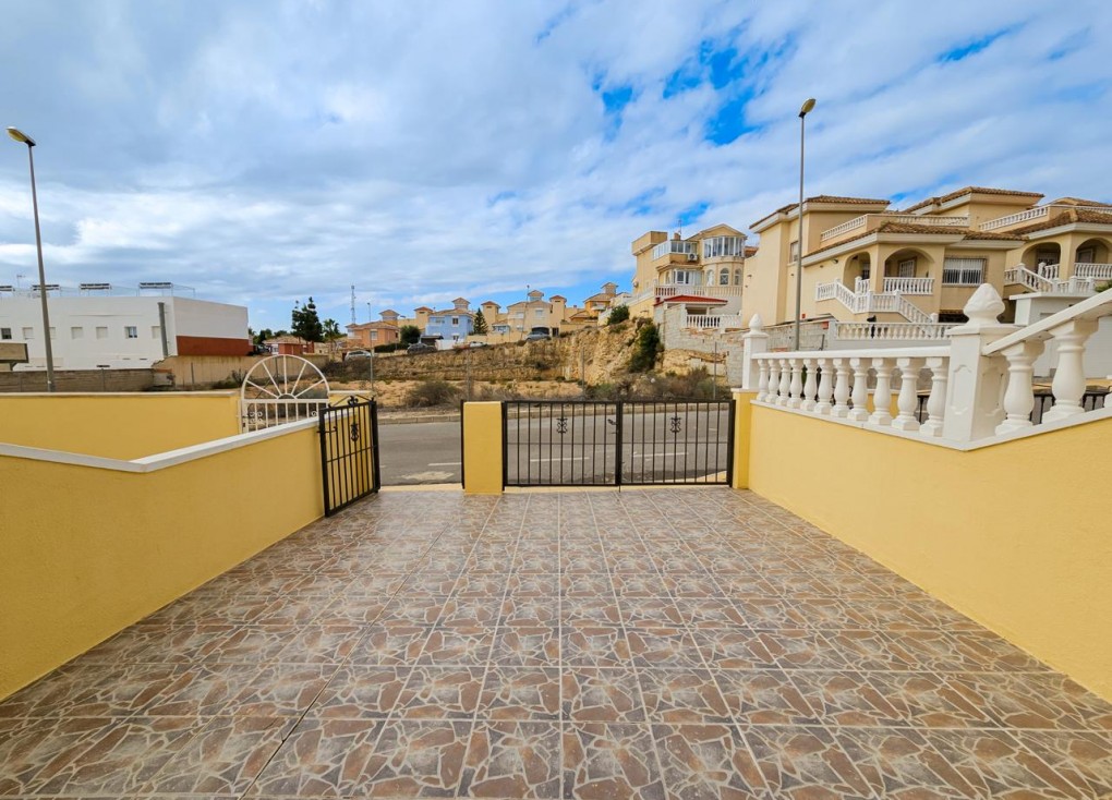 Jälleenmyynti - Bungalow - Orihuela - Calle Aneto, 03189