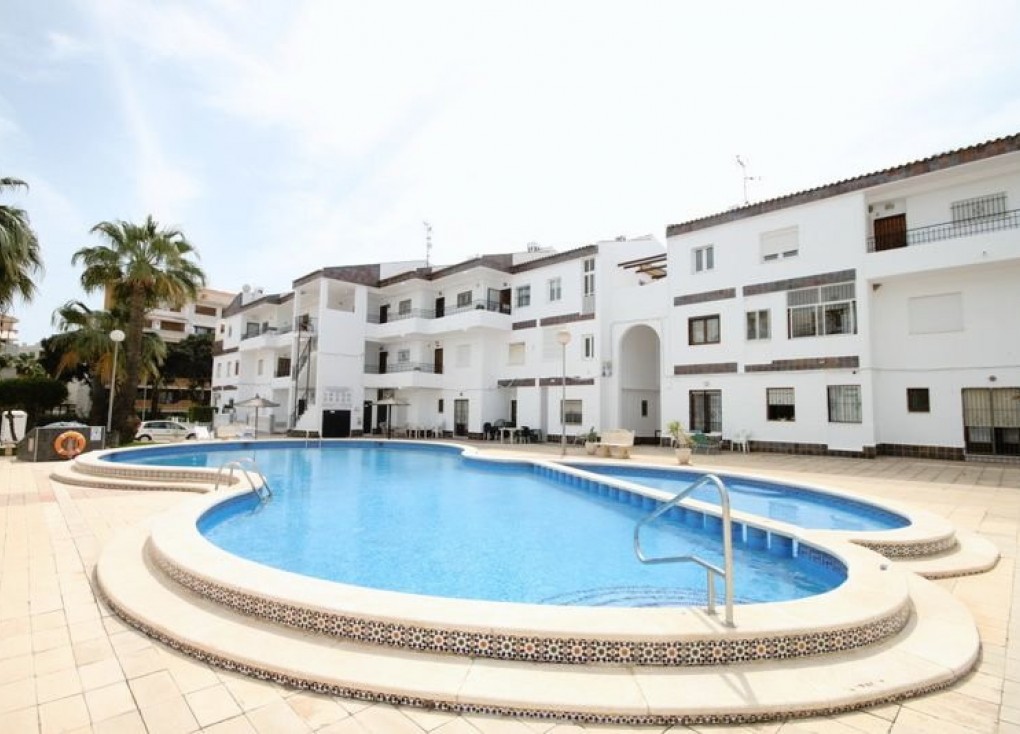 Jälleenmyynti - Bungalow - Orihuela Costa - Punta Prima