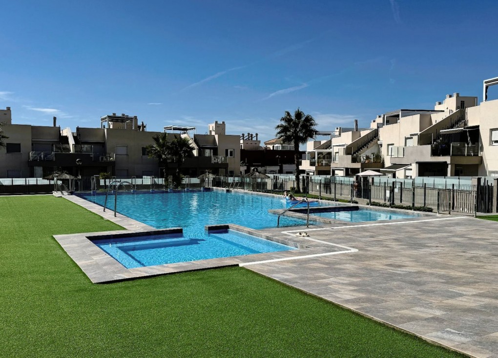 Jälleenmyynti - Bungalow - Torrevieja - Aguas Nuevas