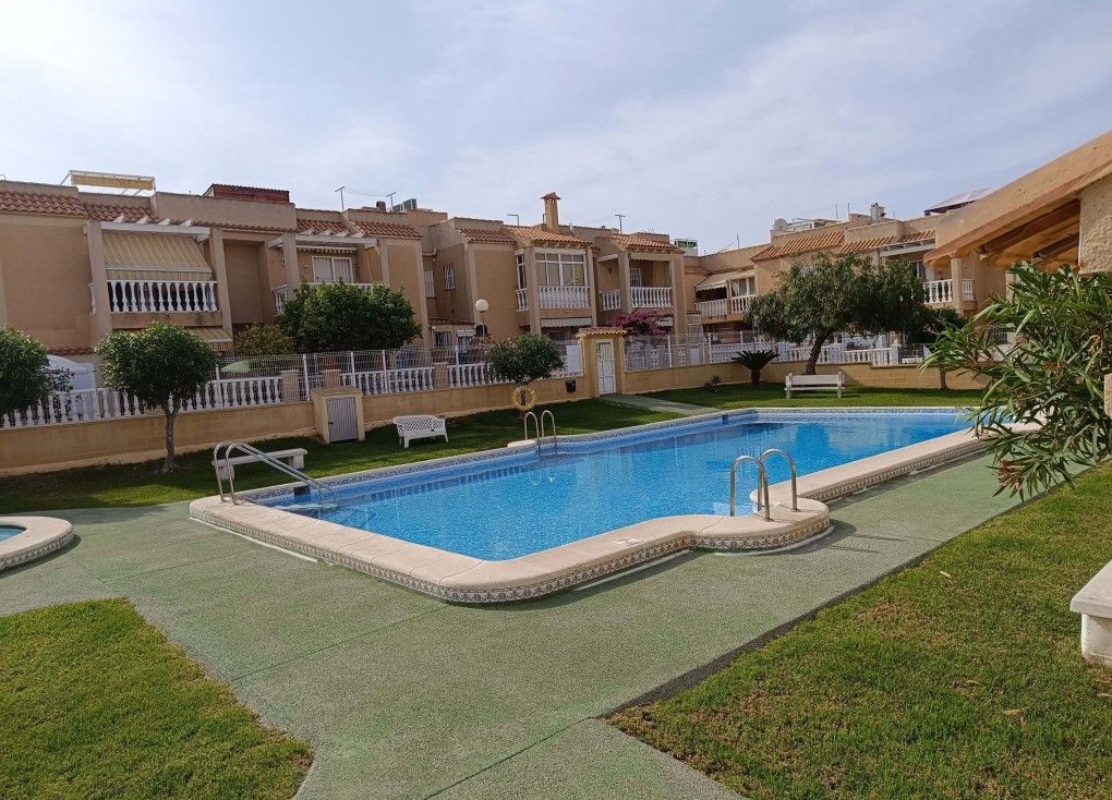 Jälleenmyynti - Bungalow - Torrevieja - Aguas Nuevas