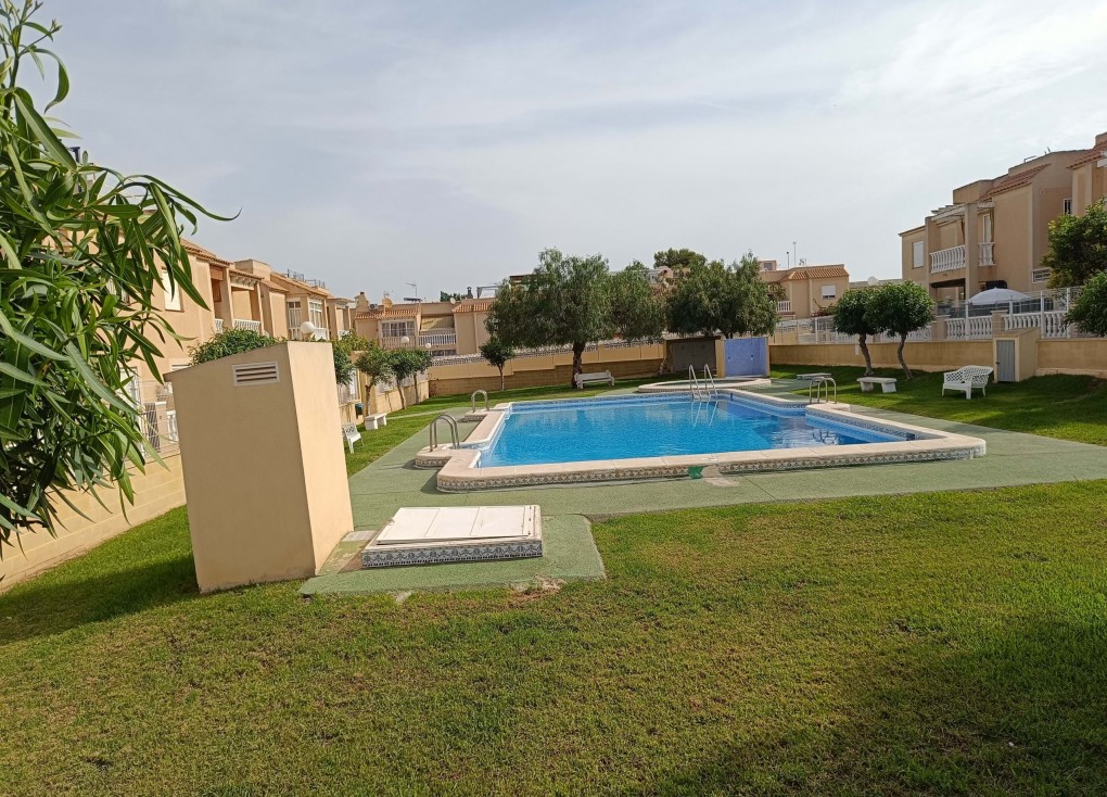 Jälleenmyynti - Bungalow - Torrevieja - Aguas Nuevas