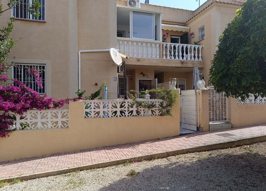 Jälleenmyynti - Bungalow - Torrevieja - Aguas Nuevas