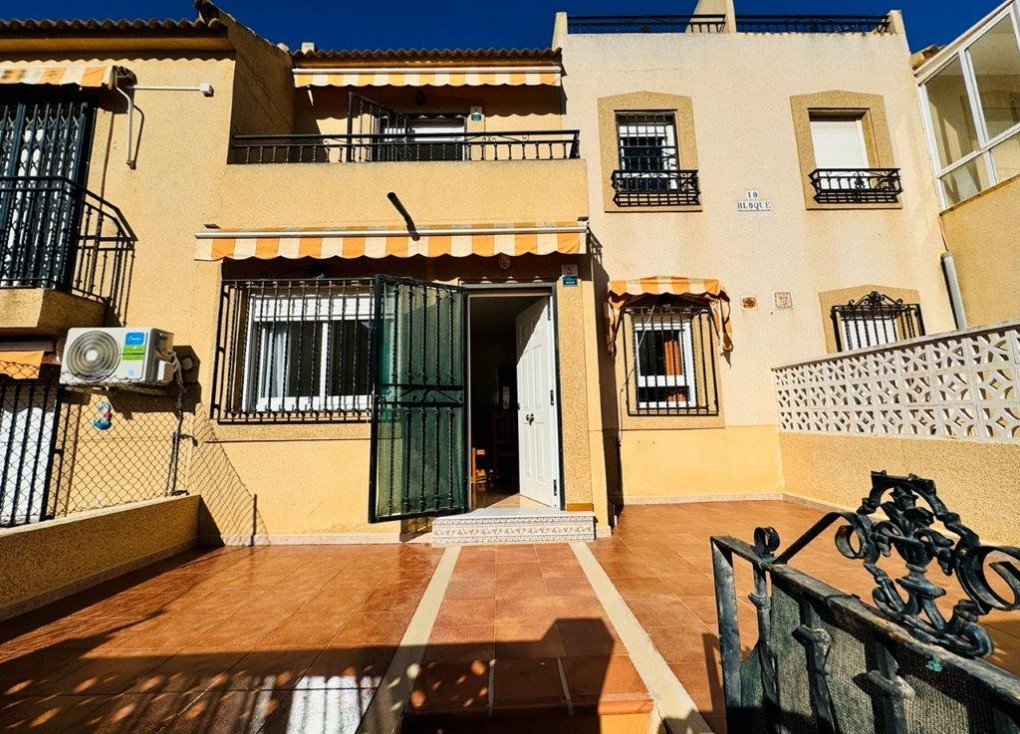 Jälleenmyynti - Duplex-asunto - Torrevieja - La Rosaleda