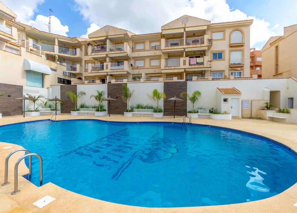 Resale - Apartment - Orihuela Costa - Campoamor