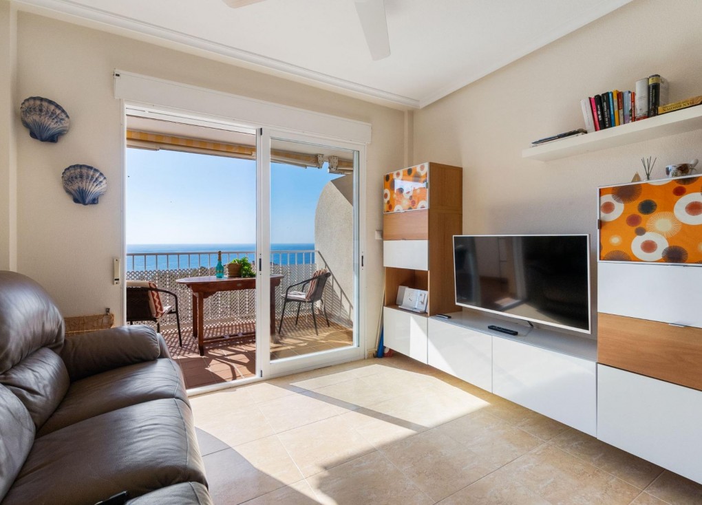 Resale - Apartment - Orihuela Costa - Campoamor