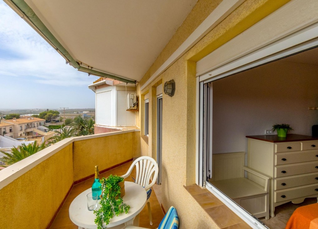 Resale - Apartment - Orihuela Costa - Campoamor