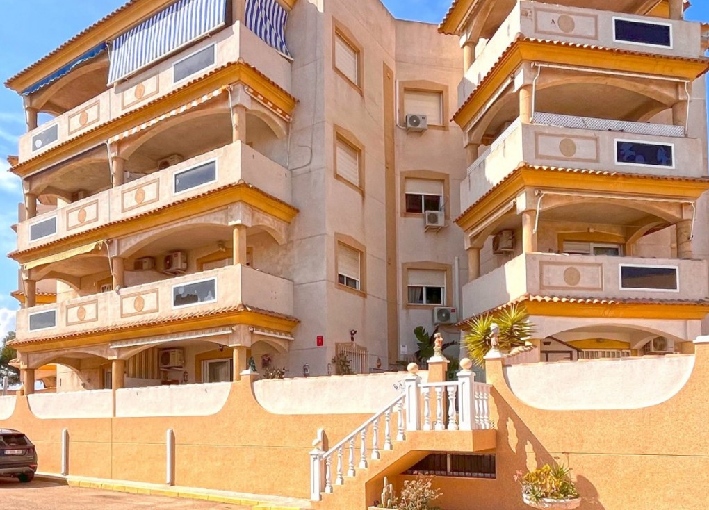 Resale - Apartment - Orihuela Costa - La Zenia