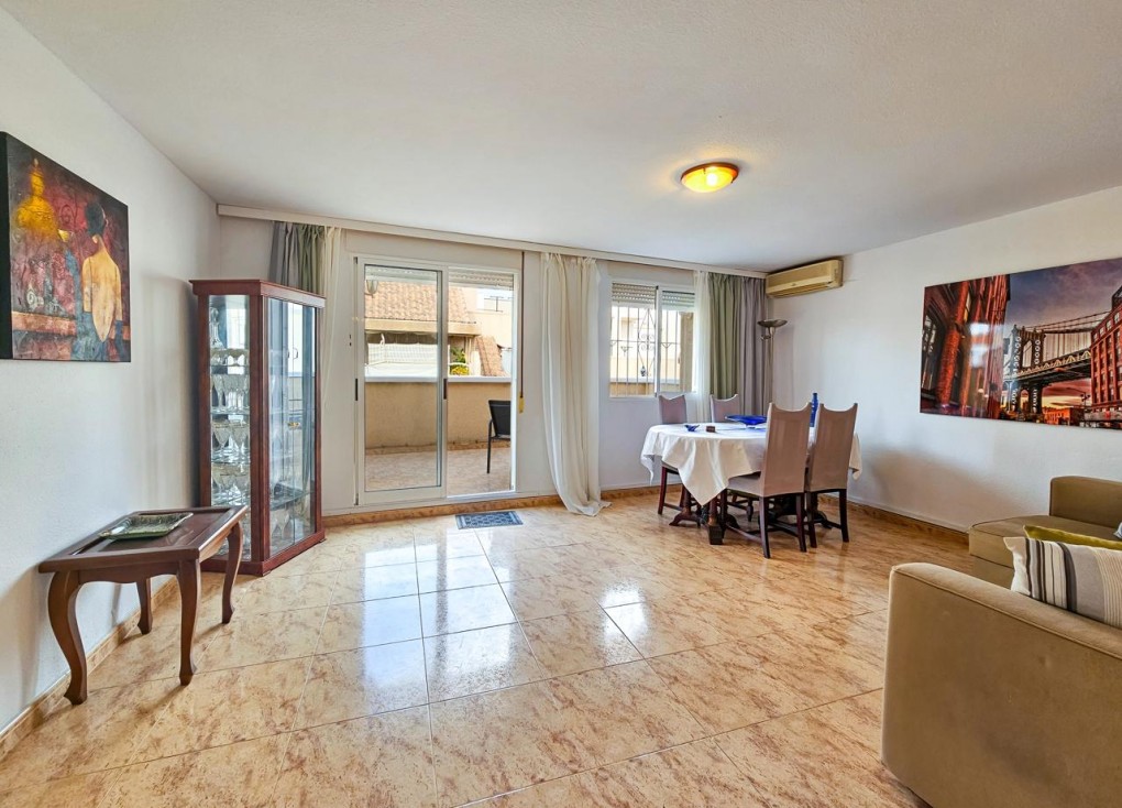 Resale - Apartment - Top Floor Apartment - Torrevieja