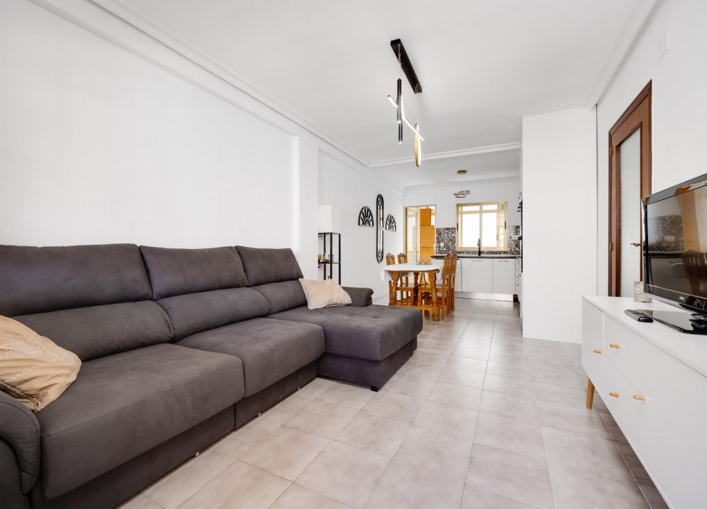 Resale - Apartment - Torrevieja - Acequion