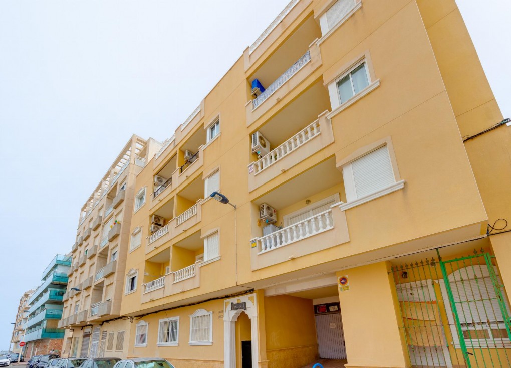 Resale - Apartment - Torrevieja - Acequion