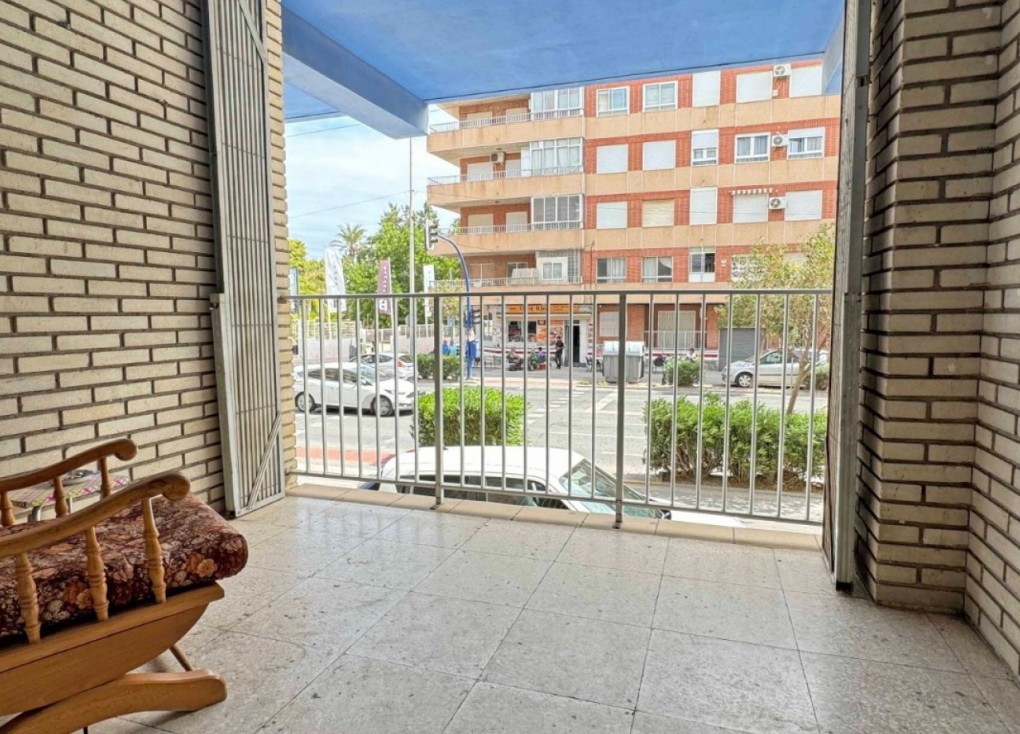 Resale - Apartment - Torrevieja - Acequion