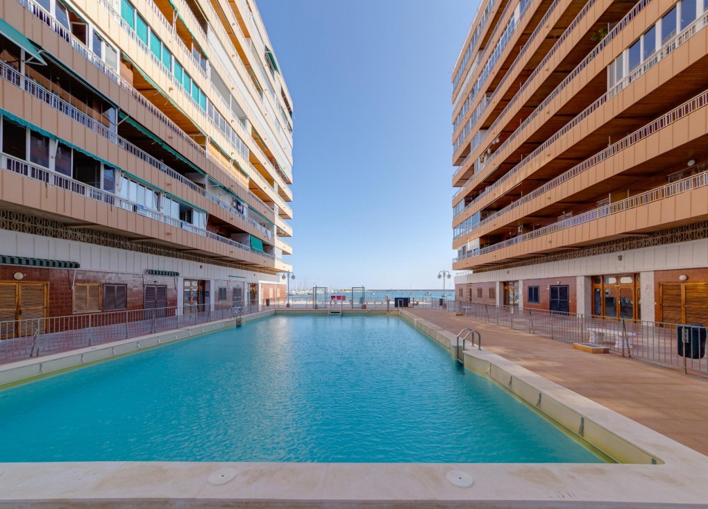 Resale - Apartment - Torrevieja - Acequion