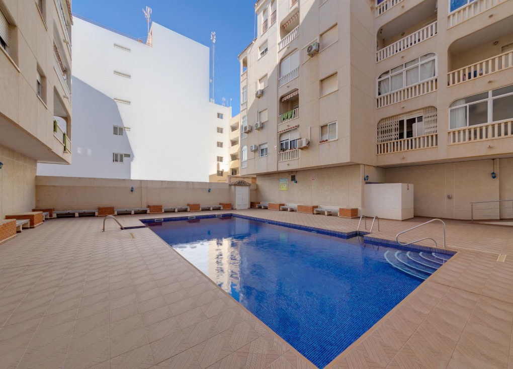 Resale - Apartment - Torrevieja - Acequion