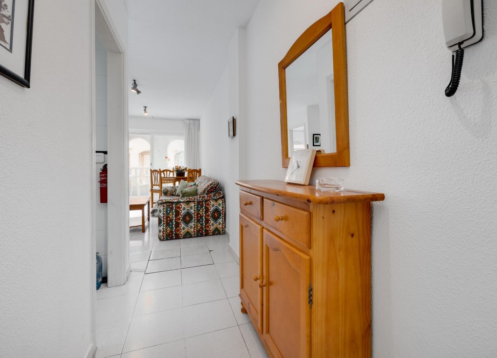 Resale - Apartment - Torrevieja - Acequion