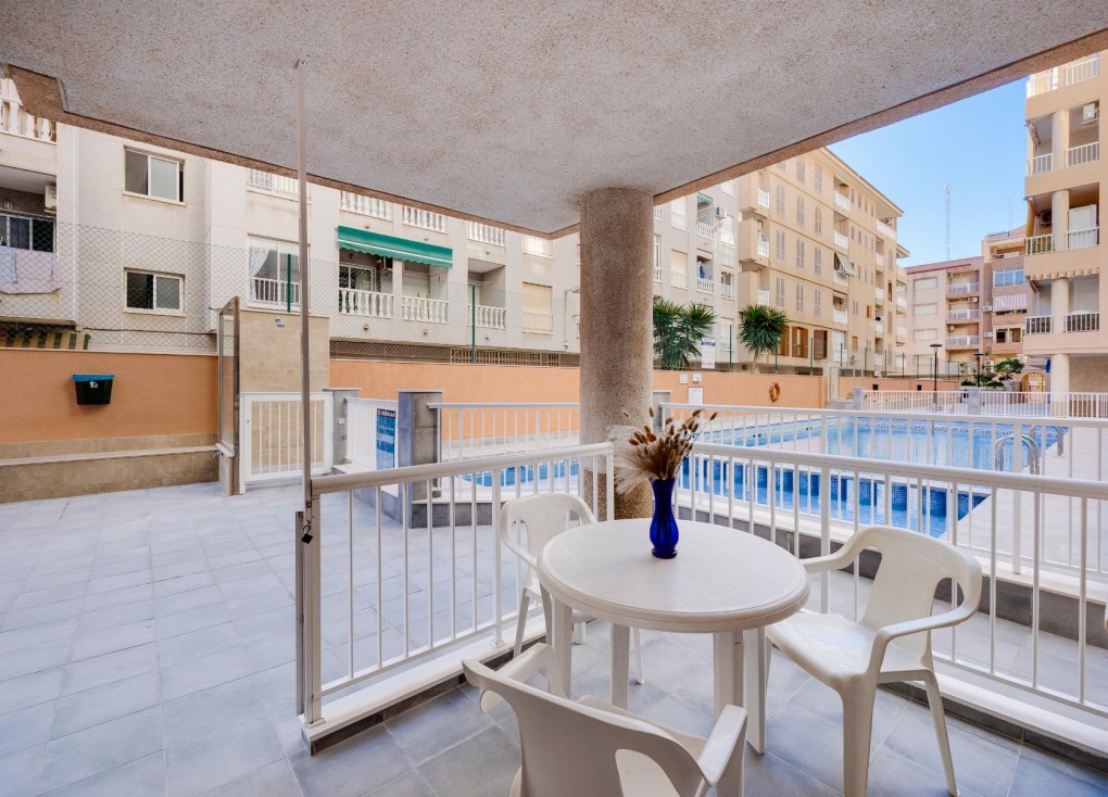 Resale - Apartment - Torrevieja - Acequion