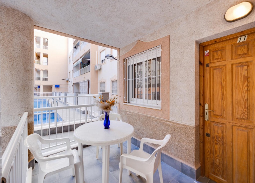 Resale - Apartment - Torrevieja - Acequion