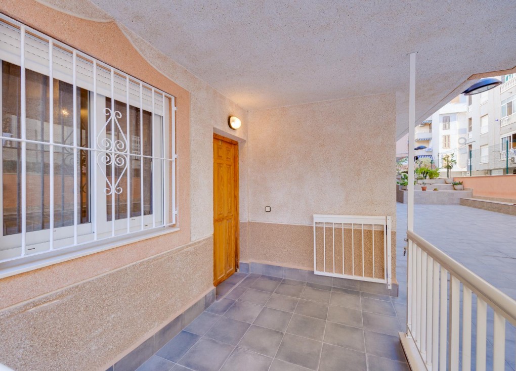 Resale - Apartment - Torrevieja - Acequion