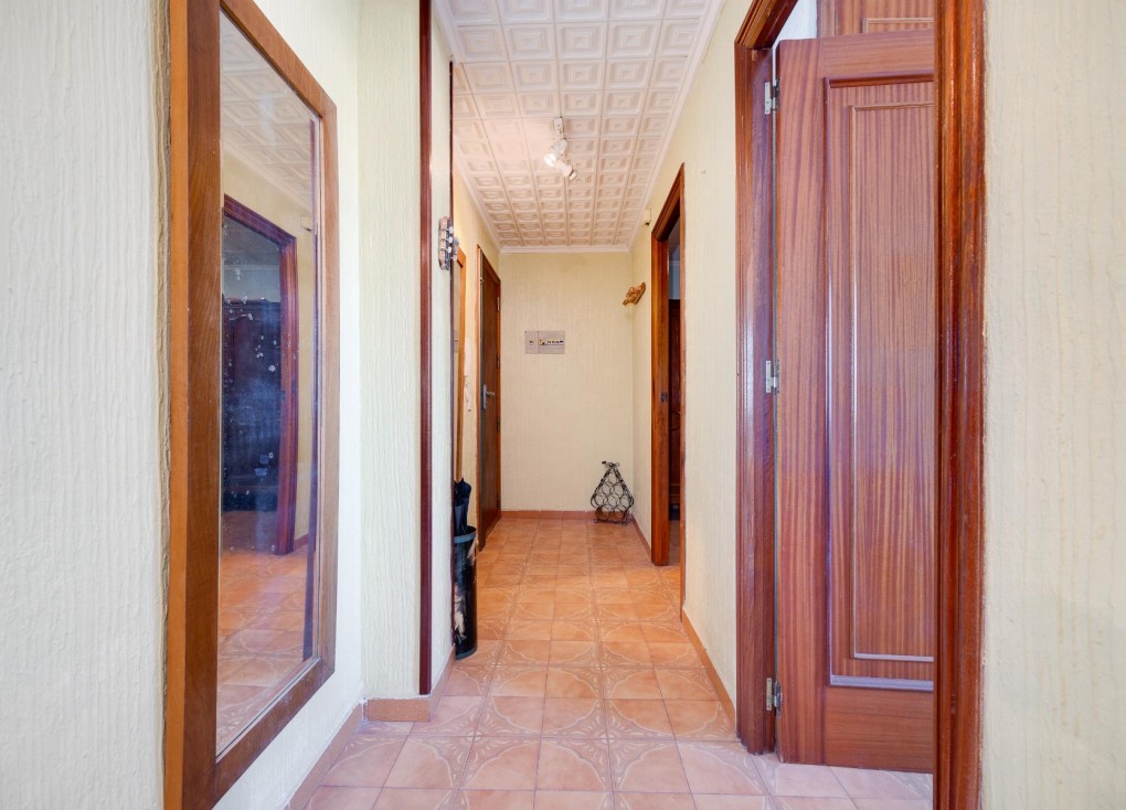 Resale - Apartment - Torrevieja - Acequion