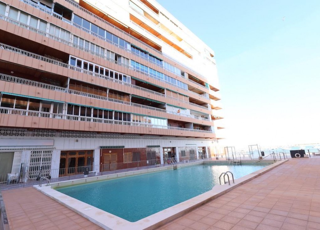 Resale - Apartment - Torrevieja - Acequion