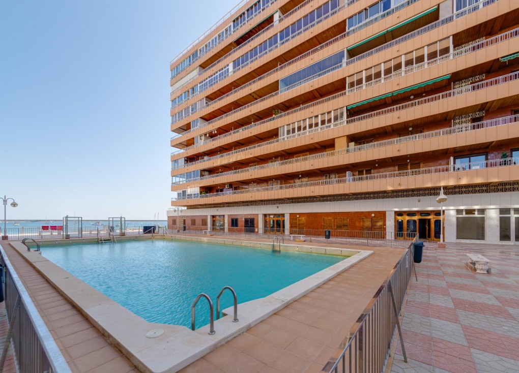 Resale - Apartment - Torrevieja - Acequion