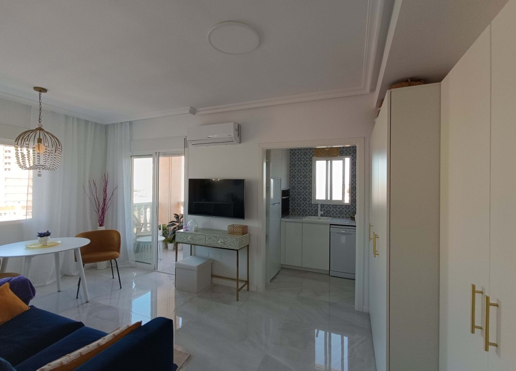 Resale - Apartment - Torrevieja - Aguas Nuevas