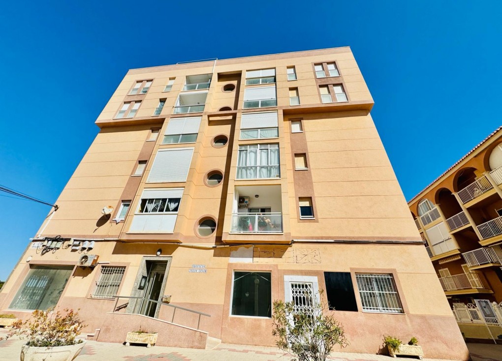 Resale - Apartment - Torrevieja - LA MATA