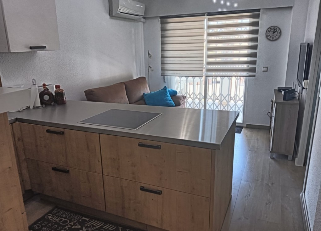 Resale - Apartment - Torrevieja - LA MATA