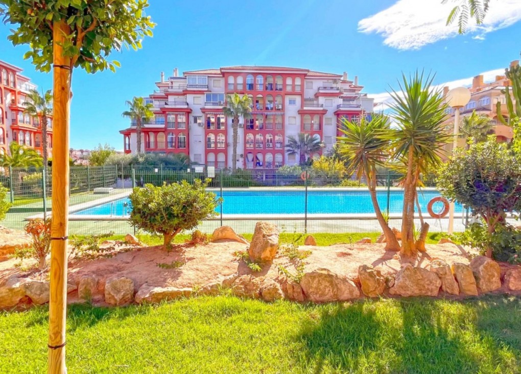 Resale - Apartment - Torrevieja - LA MATA