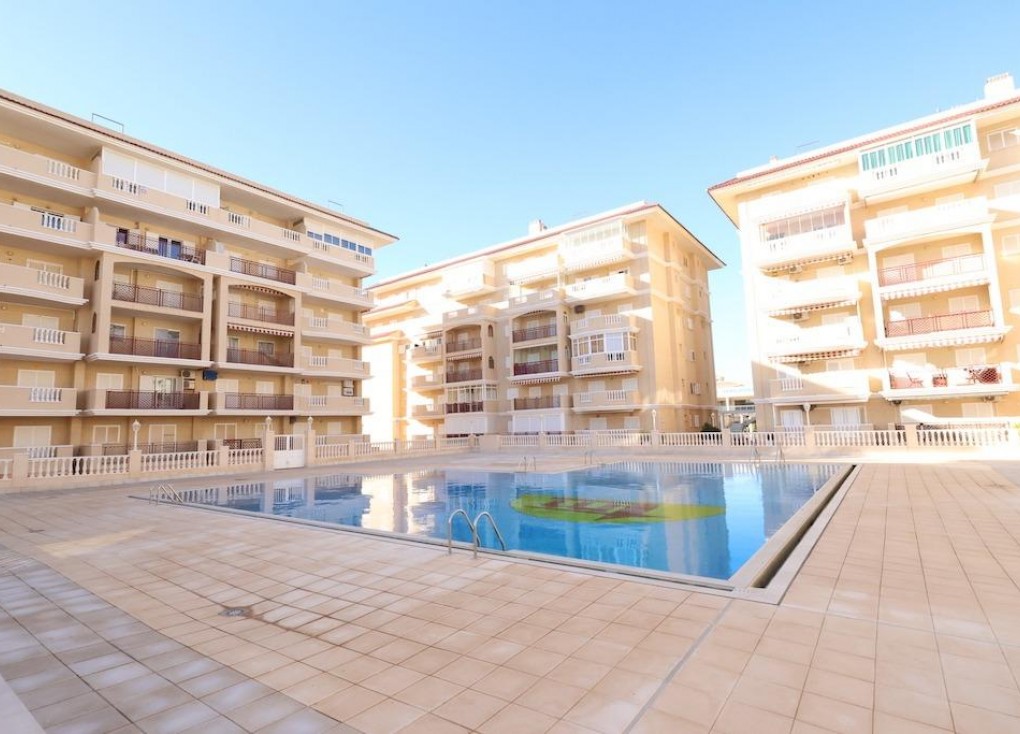 Resale - Apartment - Torrevieja - LA MATA