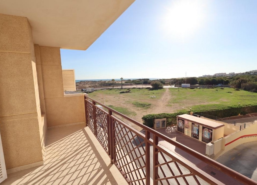 Resale - Apartment - Torrevieja - LA MATA