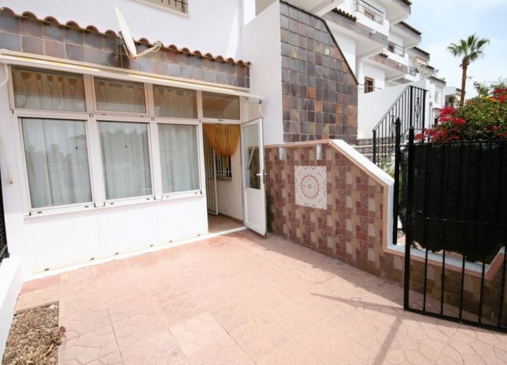 Resale - Bungalow - Orihuela Costa - Punta Prima