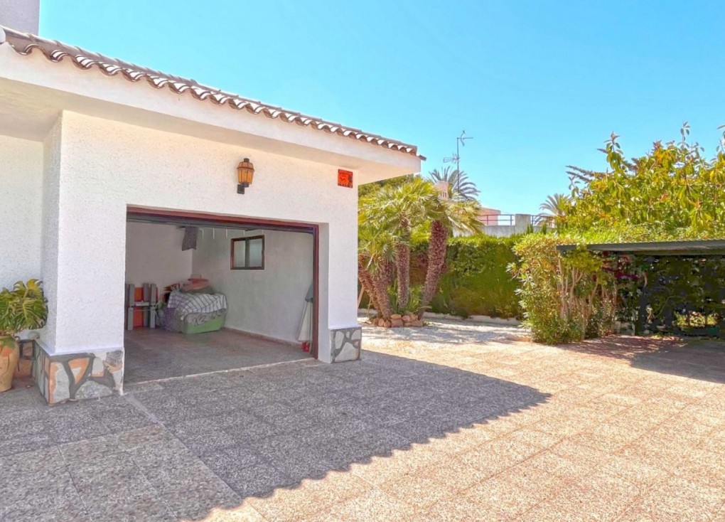 Resale - Chalet - Orihuela Costa - Cabo Roig