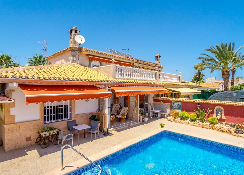 Resale - Chalet - Orihuela Costa - Campoamor