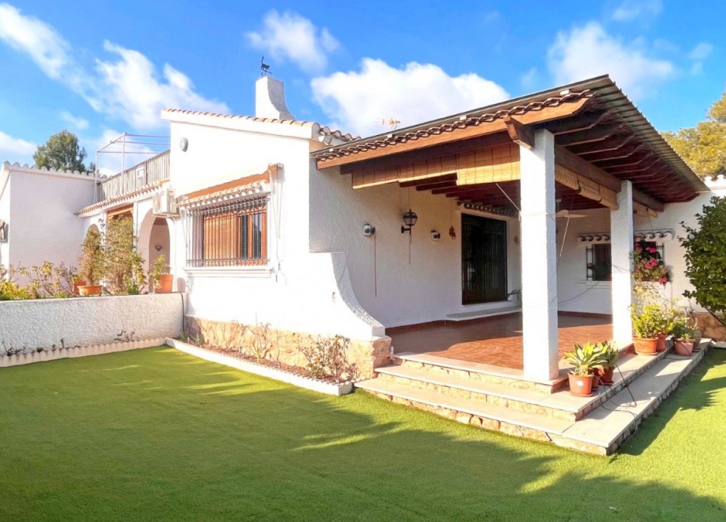 Resale - Chalet - Orihuela Costa - Dehesa de campoamor