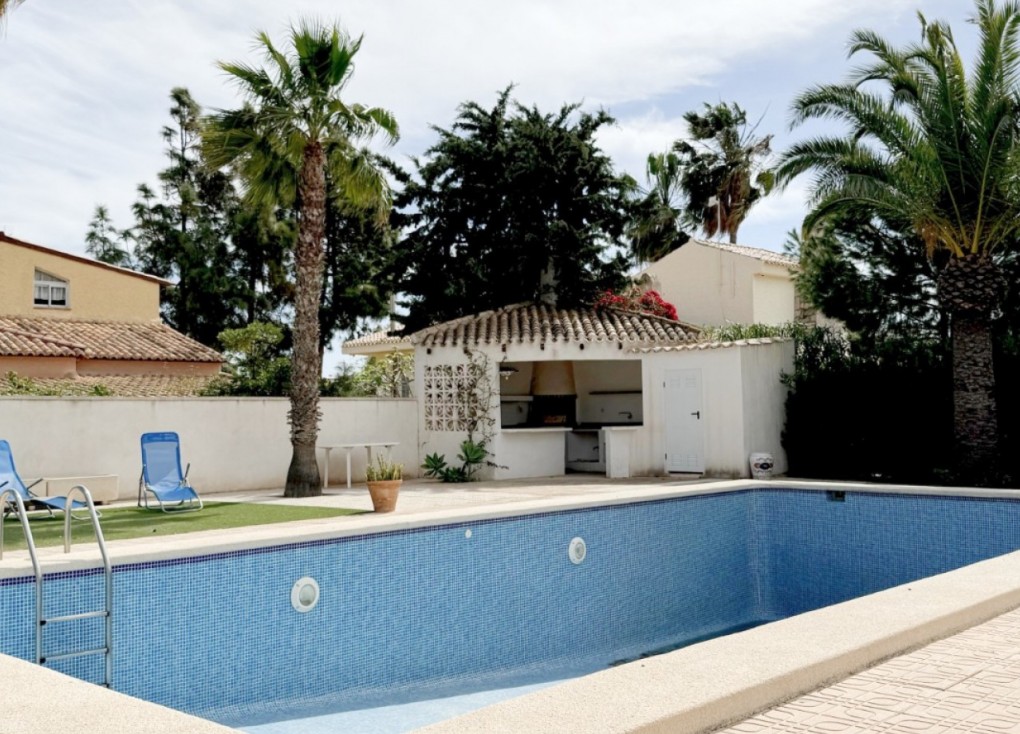 Resale - Chalet - Orihuela Costa - La Zenia