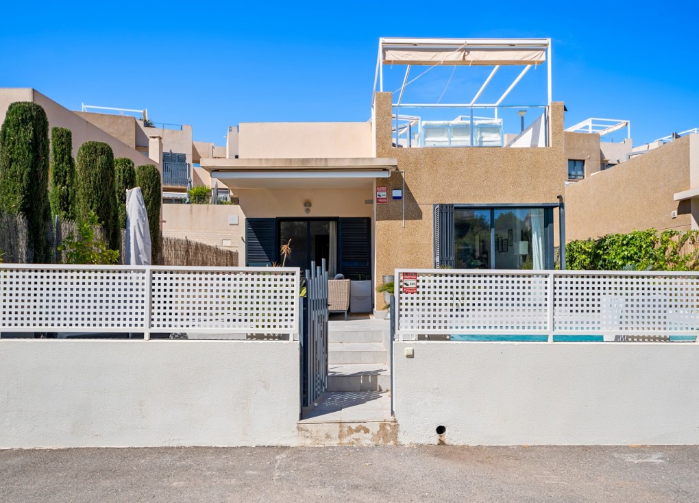 Resale - Chalet - Orihuela Costa - La Zenia