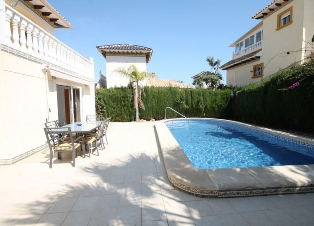 Resale - Chalet - Orihuela Costa - La Zenia