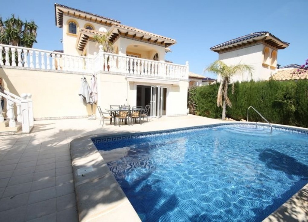 Resale - Chalet - Orihuela Costa - La Zenia