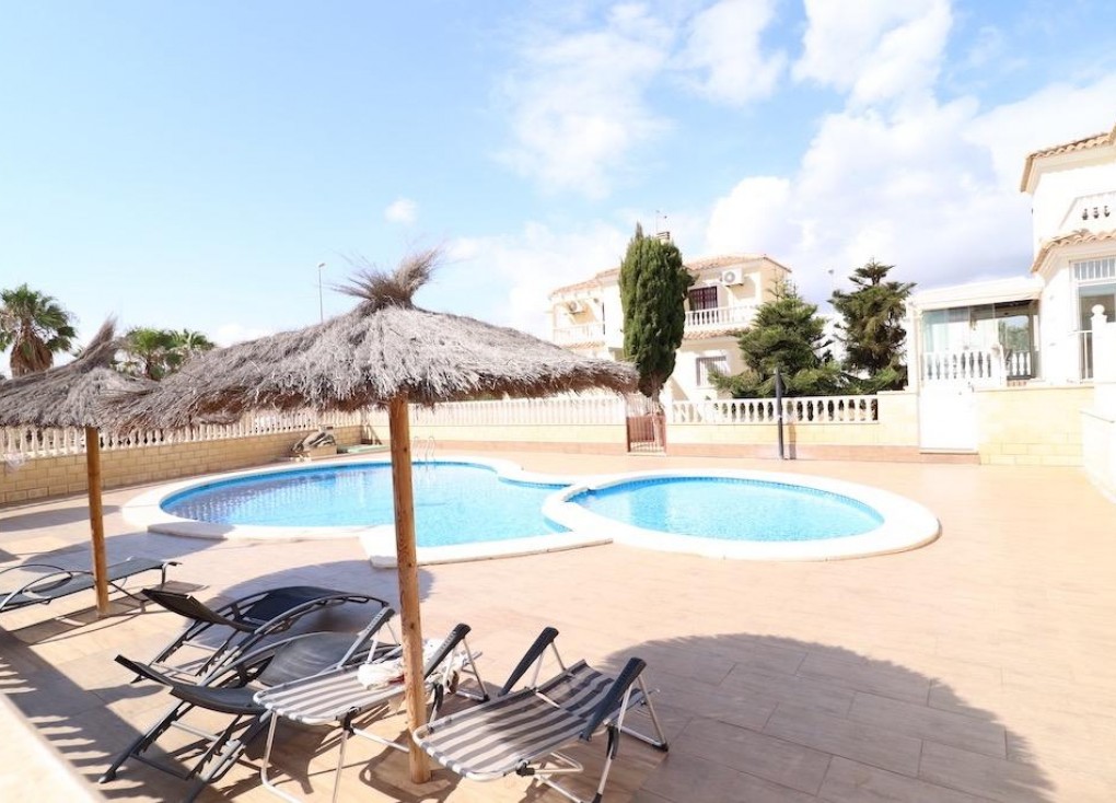 Resale - Chalet - Orihuela Costa - Lomas de Cabo Roig