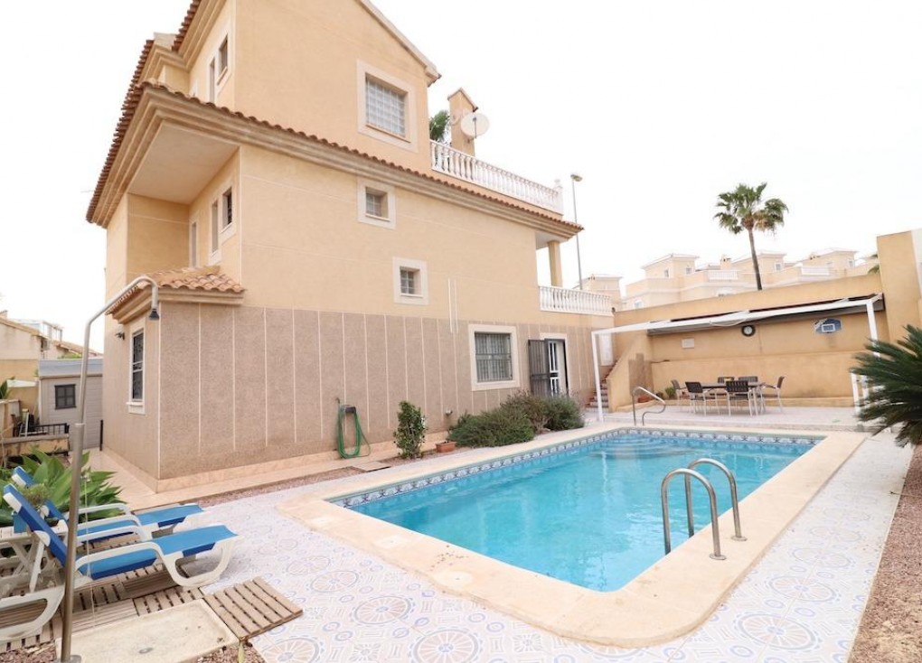 Resale - Chalet - Orihuela Costa - Los Altos