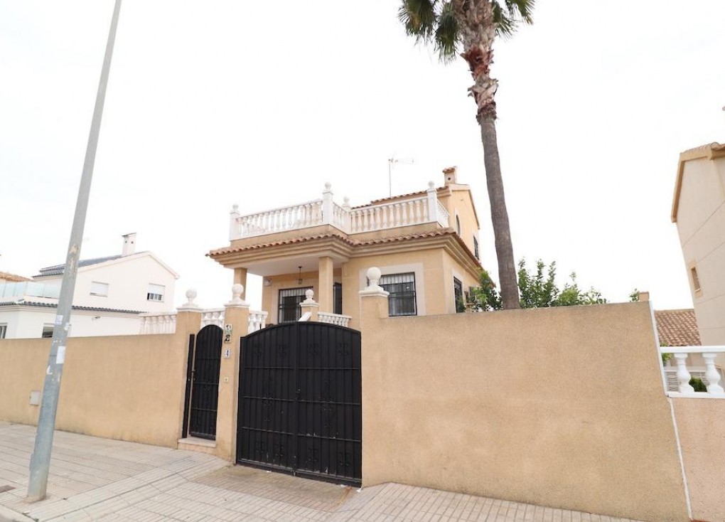 Resale - Chalet - Orihuela Costa - Los Altos