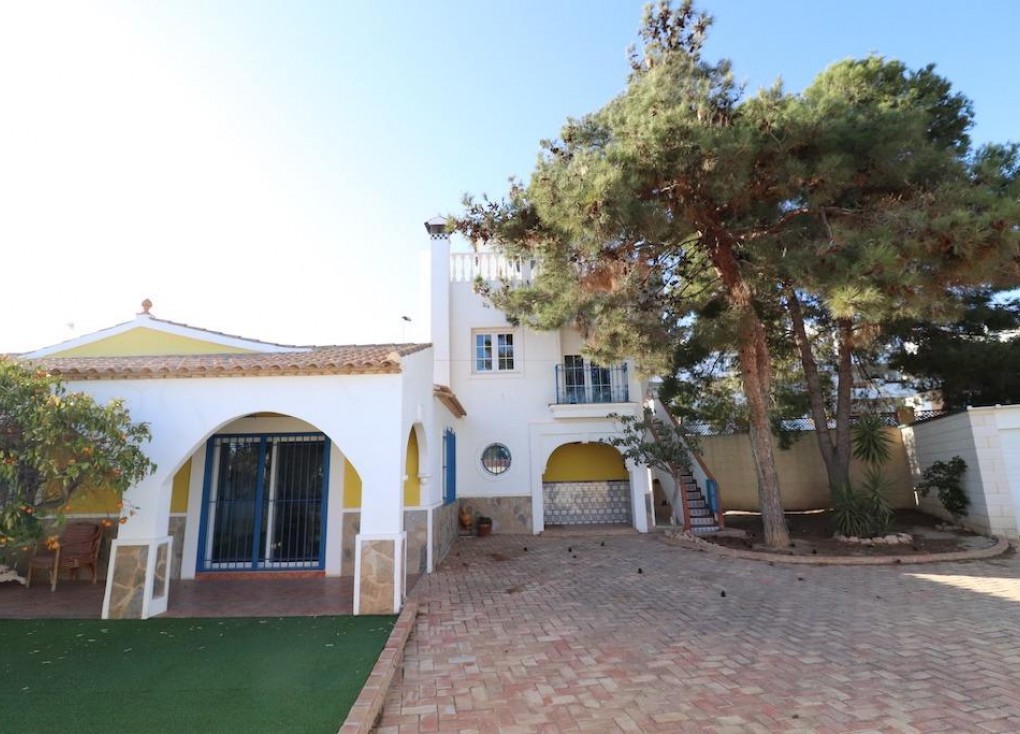 Resale - Chalet - Orihuela Costa - Los Dolses