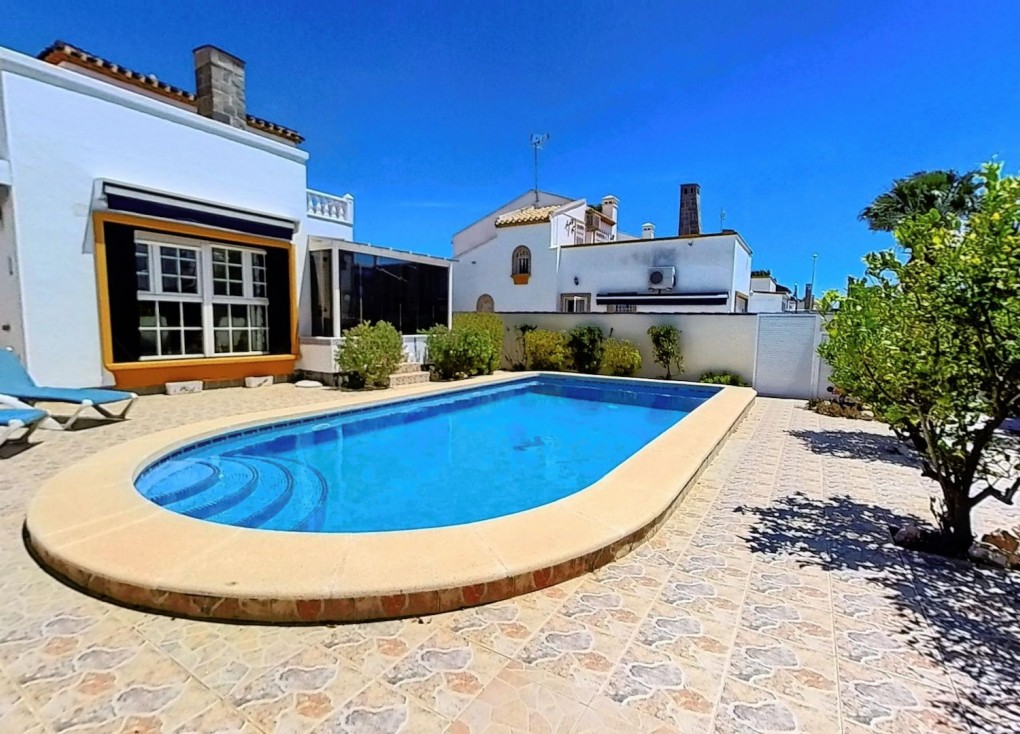 Resale - Chalet - Orihuela Costa - Los Dolses