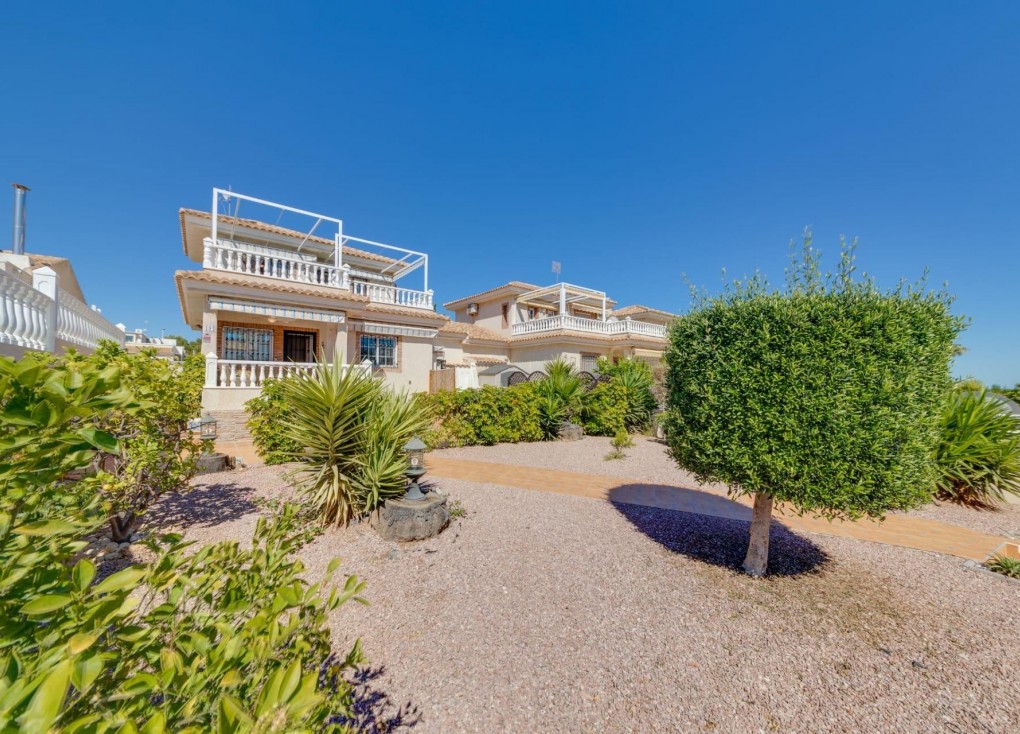 Resale - Chalet - Orihuela Costa - Los Dolses